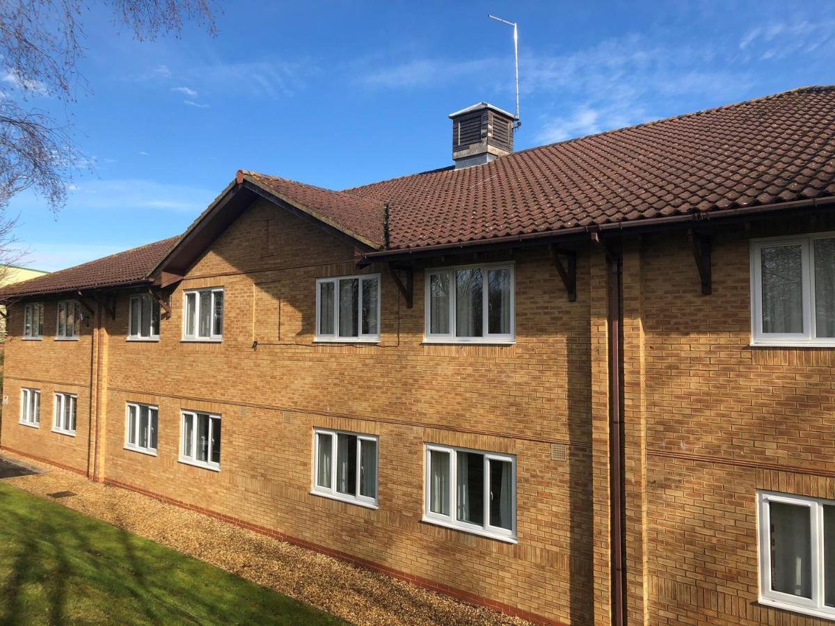 National Badminton Centre Lodge & Health Club Milton Keynes Exterior photo